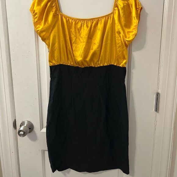 Dress  - Picture 2 of 5